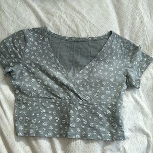 brandy melville v neck crop top